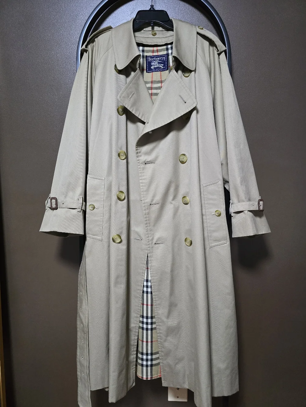 Burberry Classic Beige Double-Breasted Trench Coat with Check Lining - Picture 3 of 12